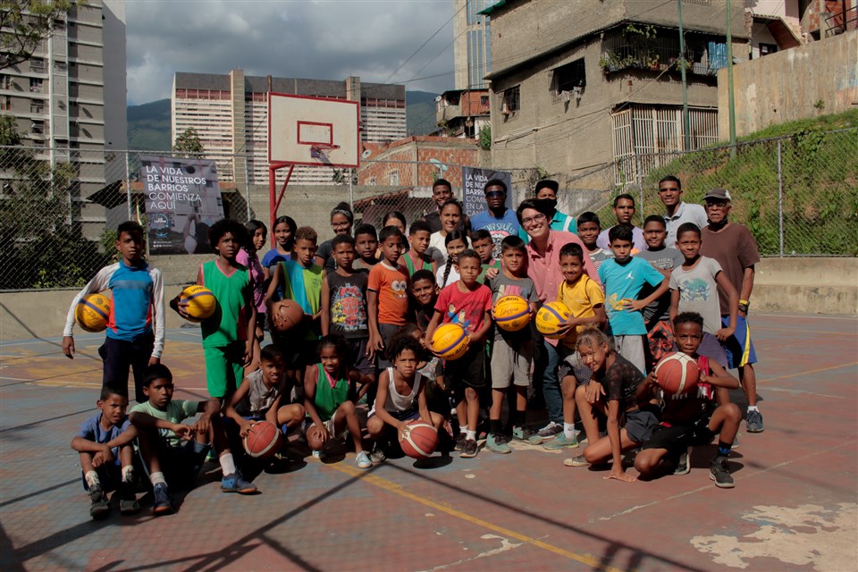 La canasta del año fue de Fundación FIBA: 250.000 jóvenes se beneficiaron en 2023 de sus iniciativas
