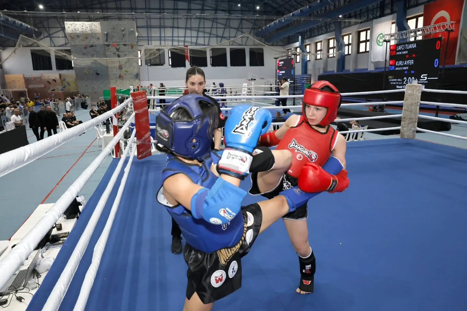 Récord juvenil en Turquía y 1.480 escolares: el muaythai mira al futuro
